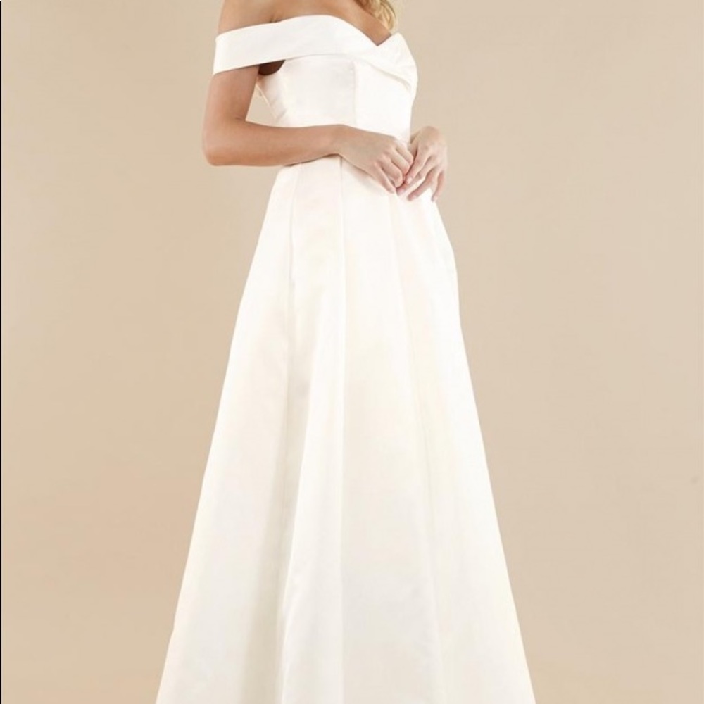 SHOWPO Innocence Gown Wedding Dress Size 4